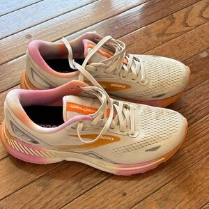 Brooks Women's Adrenaline GTS - Cream with Pink & Orange Trim